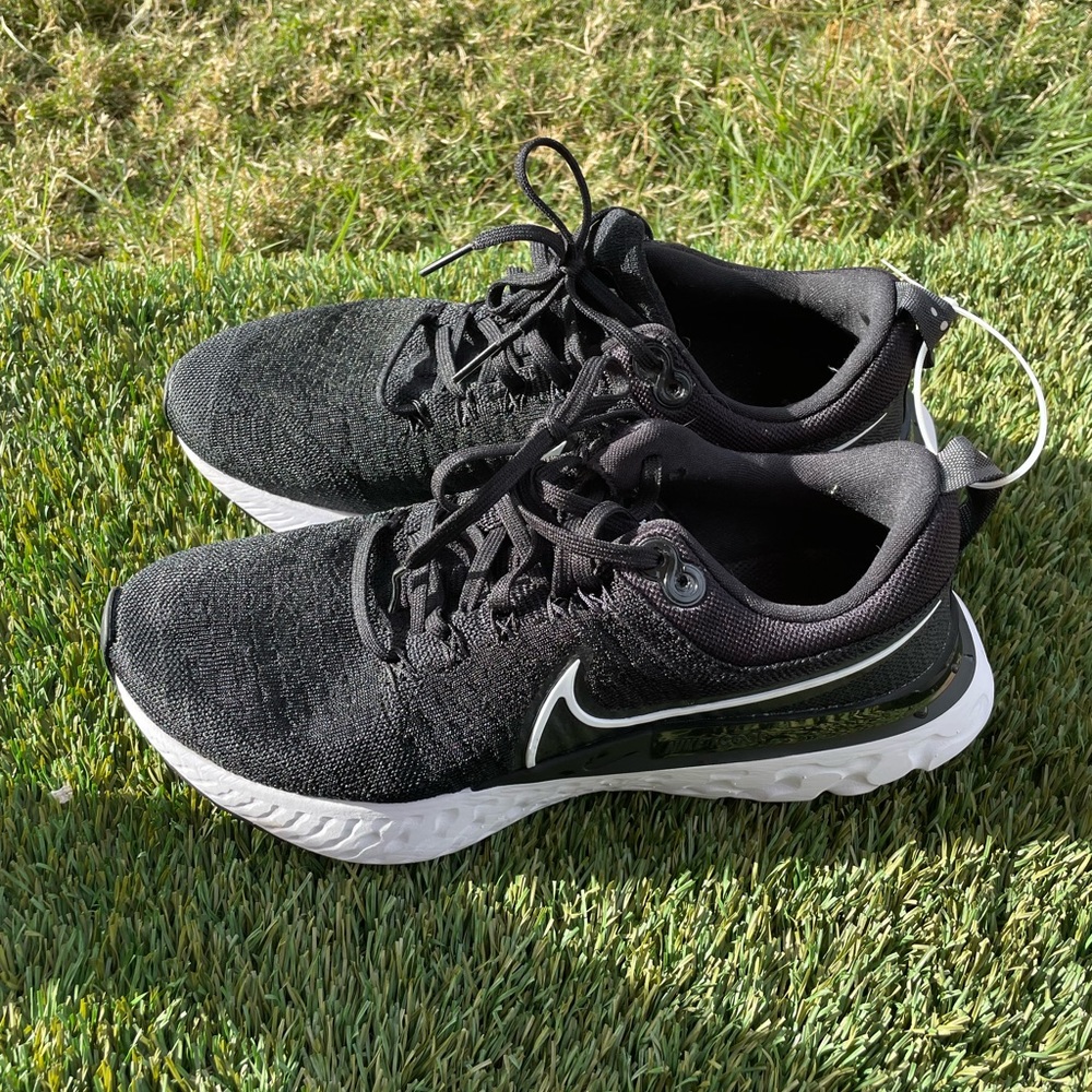 Women’s Nike React Infinity Run Flyknit 2 Running Shoe sz 10